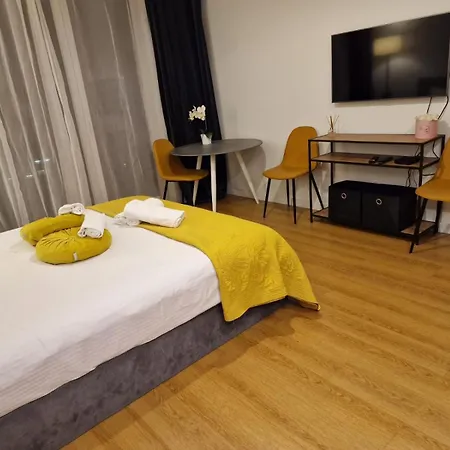 Srodmiescie Bastion Walowa - Free Parking アパート *