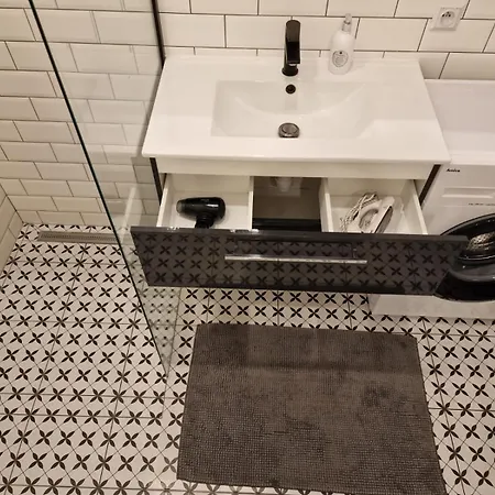 Srodmiescie Bastion Walowa - Free Parking 아파트